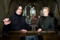 /album/galleria-foto-harry-potter-e-il-principe-mezzosangue/alan-rickman-maggie-smith-e-sullo-sfondo-emma-watson-rupert-grint-e-daniel-radcliffe-in-una-scena-di-harry-potter-e-il-principe-mezzosangue-121304-jpg/